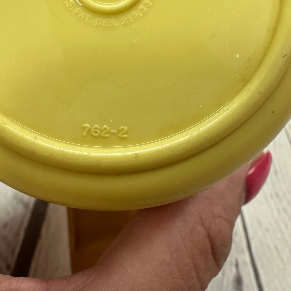 vintage tupperware gold Measuring Cups replacements not a full set